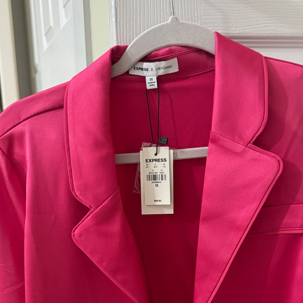 Express Women’s Fuchsia Button down - Picture 2 of 3
